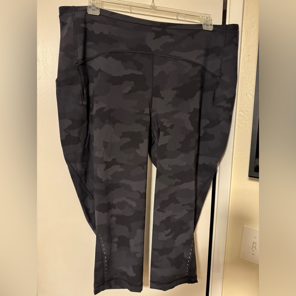 Lululemon Swift Speed High-Rise Crop 21" with Pockets - Camo Deep Coal